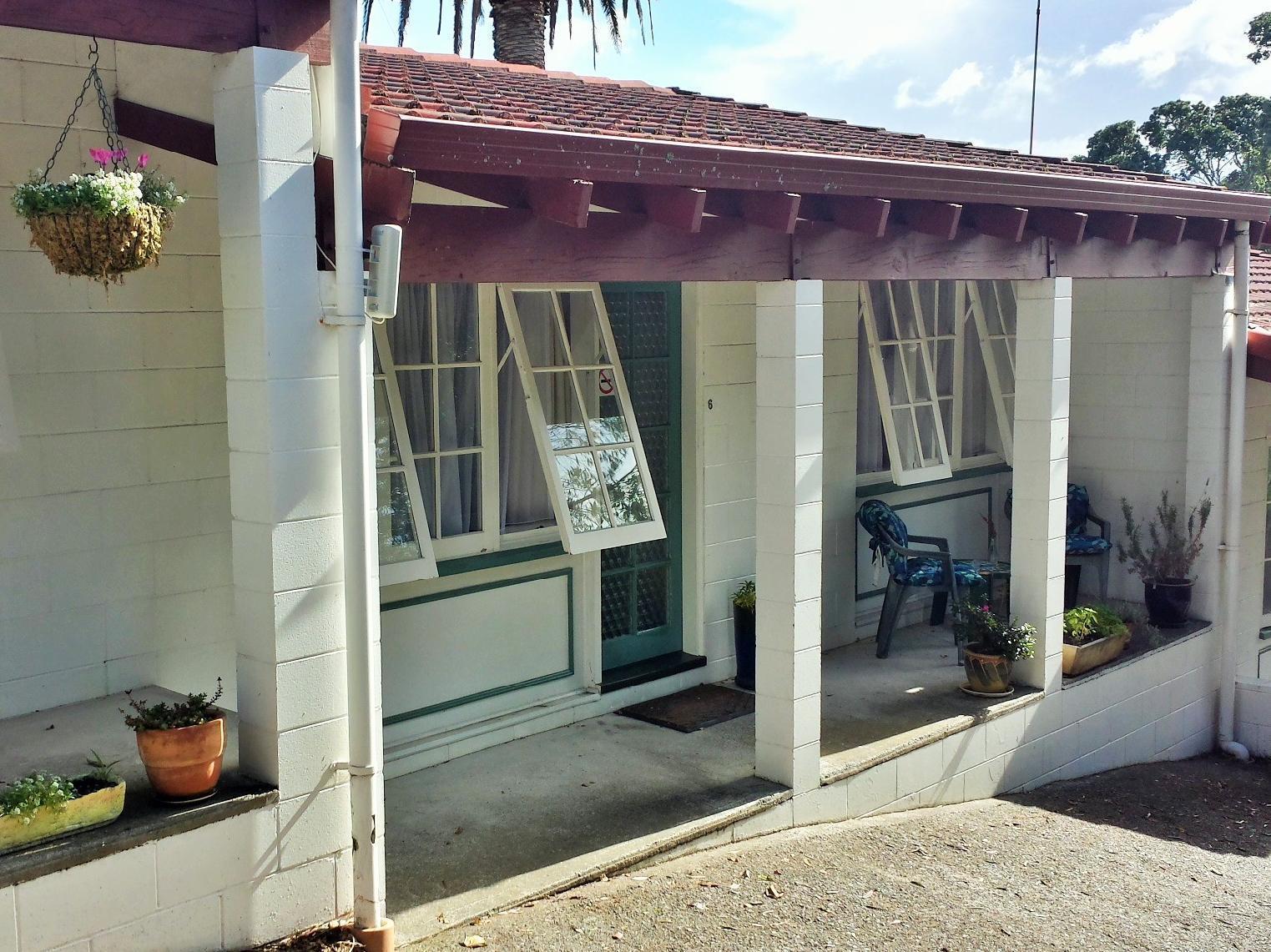 Browns Bay Olive Tree Motel & Apartment Okura Bush Экстерьер фото