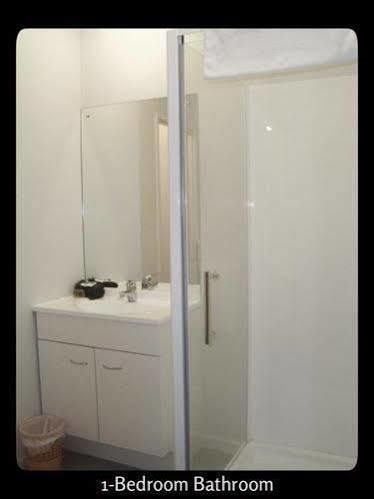Browns Bay Olive Tree Motel & Apartment Okura Bush Экстерьер фото